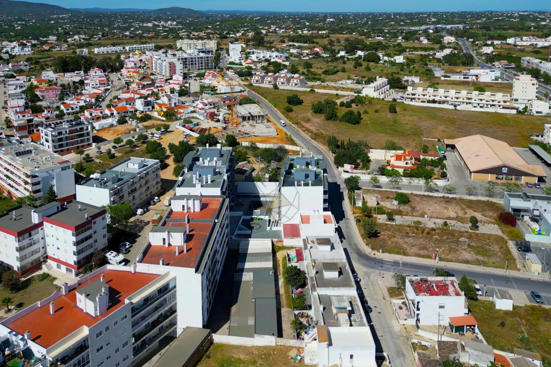 Apartamento T4 para Venda em Quelfes Foto 52