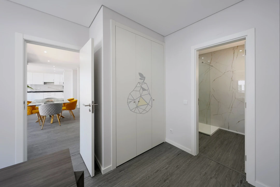 Apartamento T4 para Venda em Quelfes Foto 14