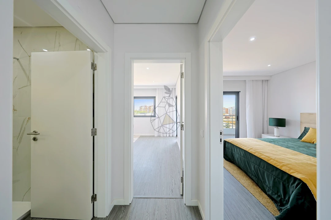 Apartamento T4 para Venda em Quelfes Foto 38