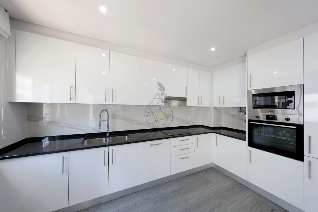 Apartamento T4 para Venda em Quelfes Foto 17
