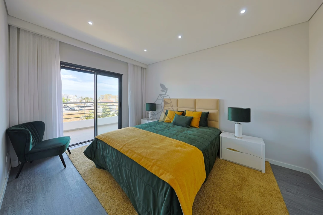Apartamento T4 para Venda em Quelfes Foto 41