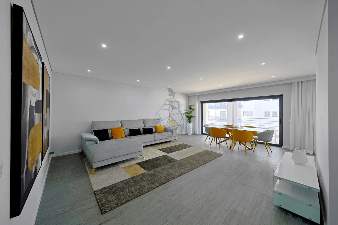 Apartamento T4 para Venda em Quelfes Foto 2