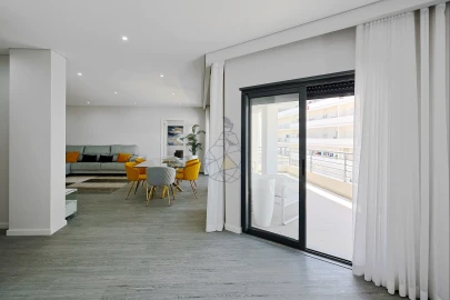 Apartamento T4 para Venda em Quelfes