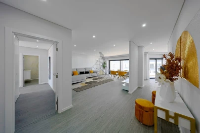 Apartamento T4 para Venda em Quelfes