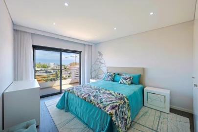 Apartamento T4 para Venda em Quelfes