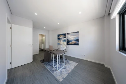 Apartamento T4 para Venda em Quelfes