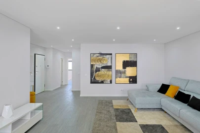 Apartamento T4 para Venda em Quelfes