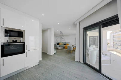 Apartamento T4 para Venda em Quelfes