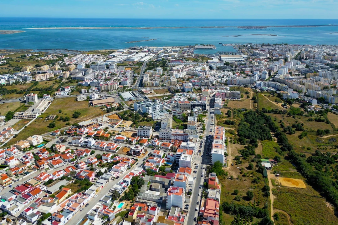 Apartamento T4 para Venda em Quelfes Foto 57