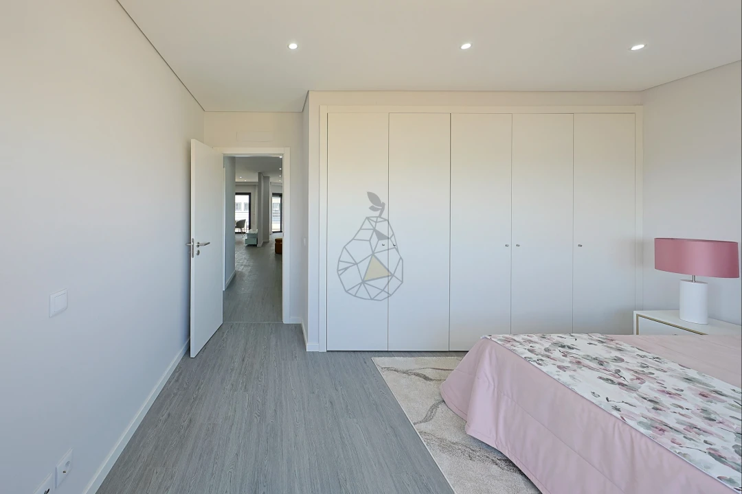 Apartamento T4 para Venda em Quelfes Foto 48
