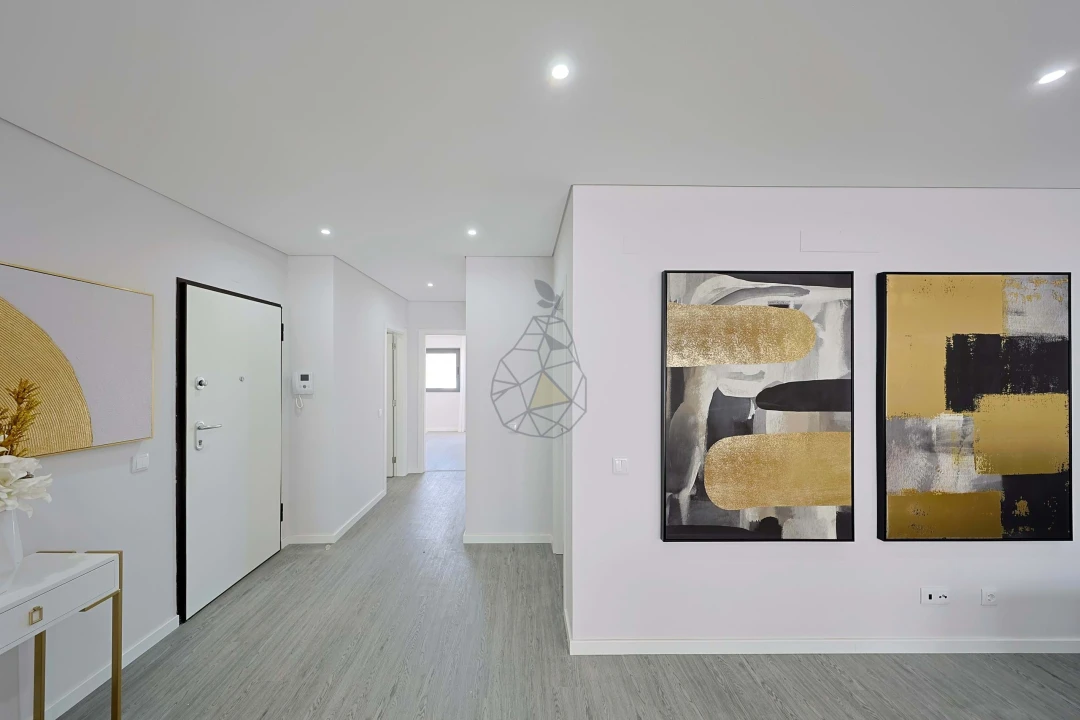 Apartamento T4 para Venda em Quelfes Foto 30