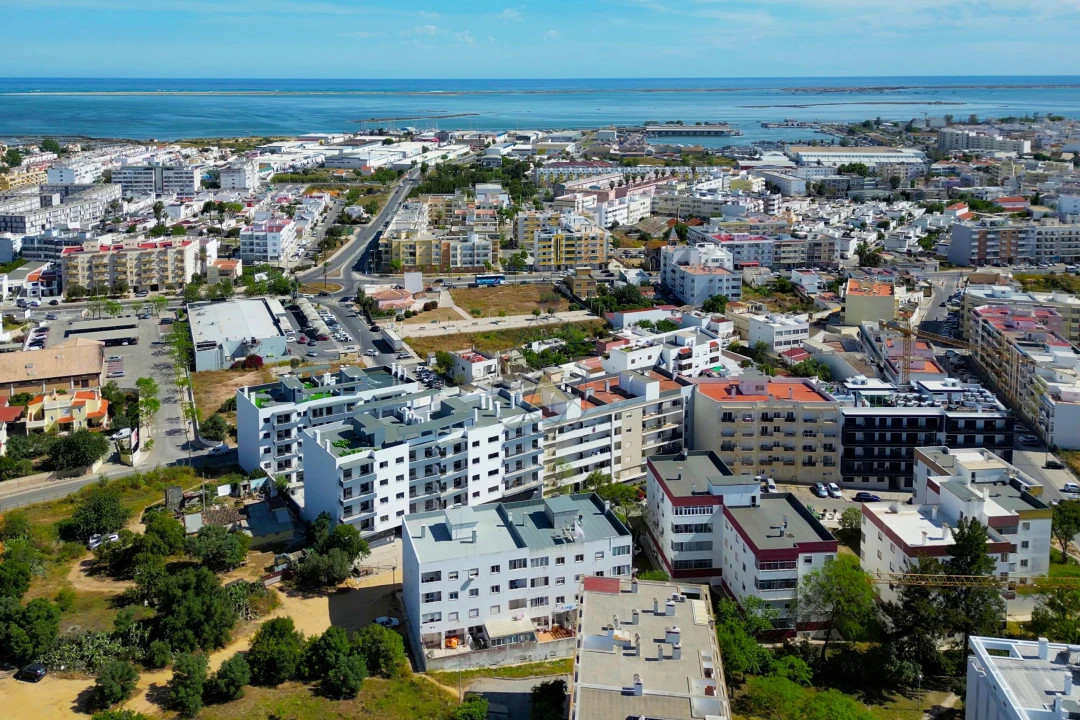 Apartamento T4 para Venda em Quelfes Foto 56
