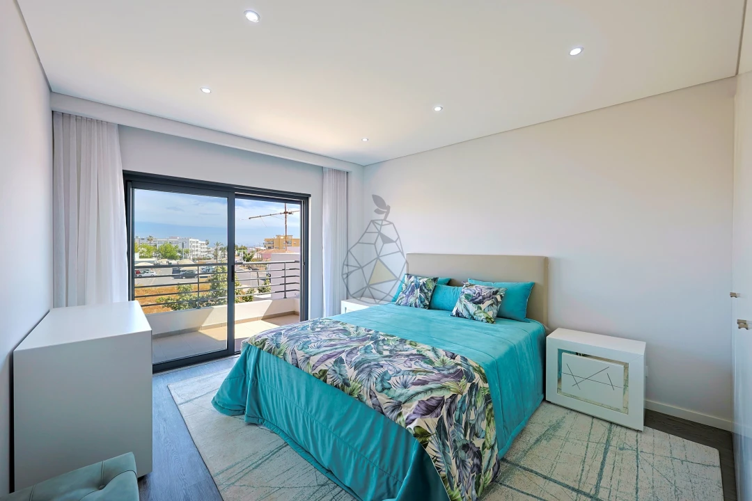 Apartamento T4 para Venda em Quelfes Foto 34