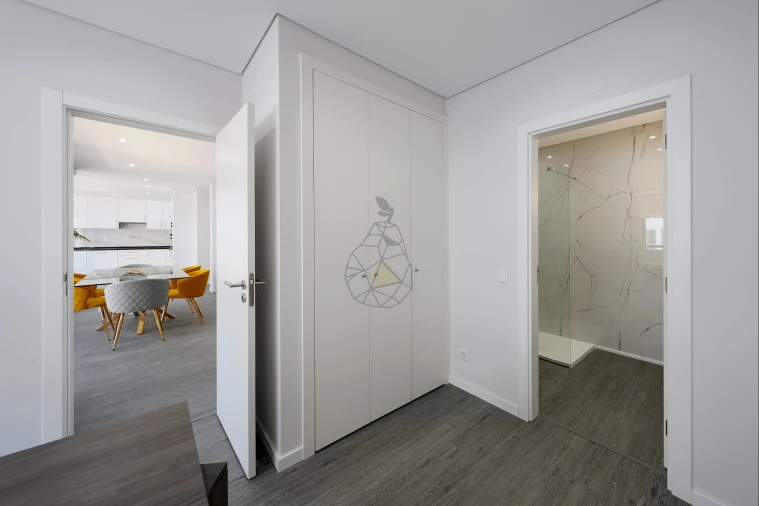 Apartamento T4 para Venda em Quelfes Foto 14