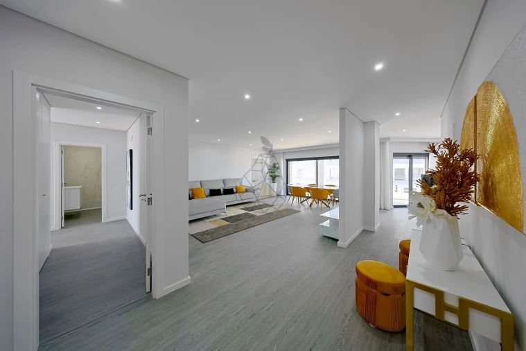 Apartamento T4 para Venda em Quelfes Foto 3