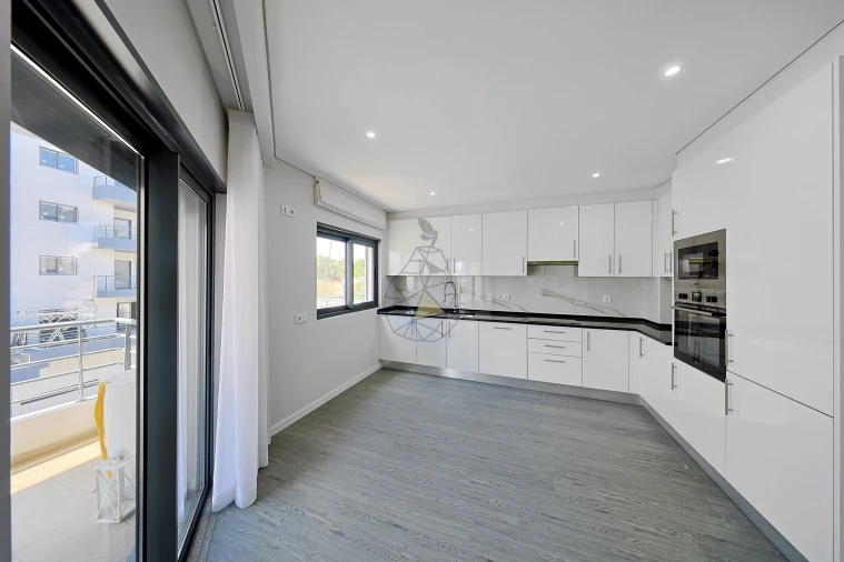 Apartamento T4 para Venda em Quelfes Foto 18