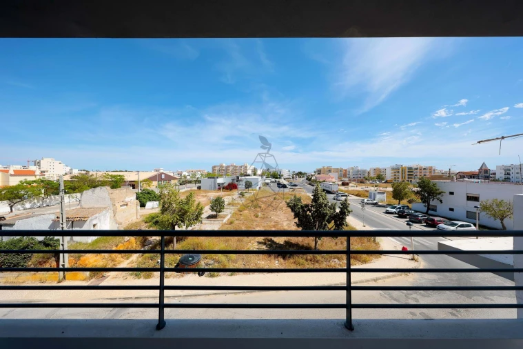 Apartamento T4 para Venda em Quelfes Foto 42