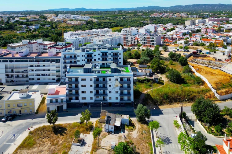 Apartamento T4 para Venda em Quelfes Foto 53