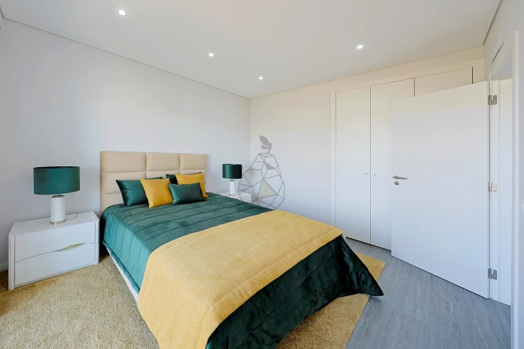 Apartamento T4 para Venda em Quelfes Foto 43