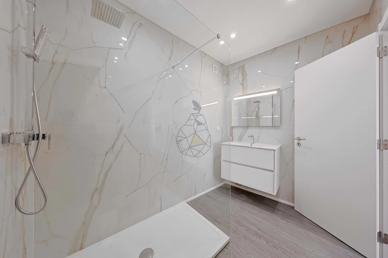 Apartamento T4 para Venda em Quelfes Foto 12