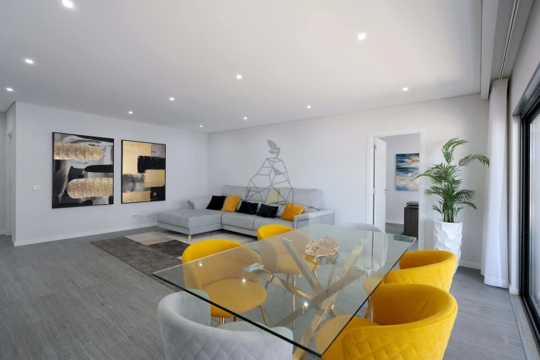 Apartamento T4 para Venda em Quelfes Foto 8