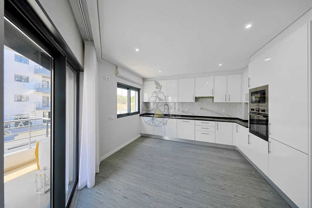 Apartamento T4 para Venda em Quelfes Foto 18