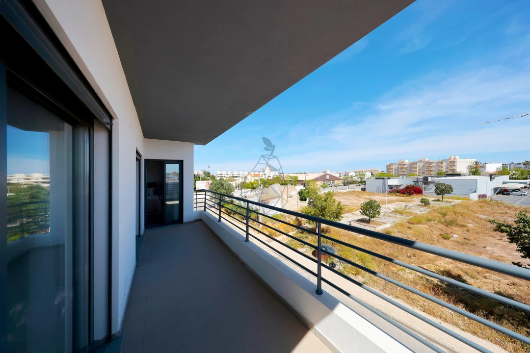 Apartamento T4 para Venda em Quelfes Foto 45
