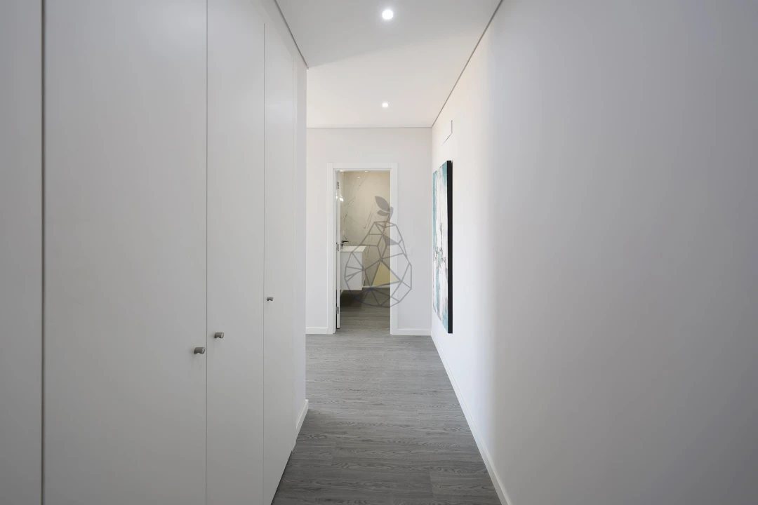Apartamento T4 para Venda em Quelfes Foto 31