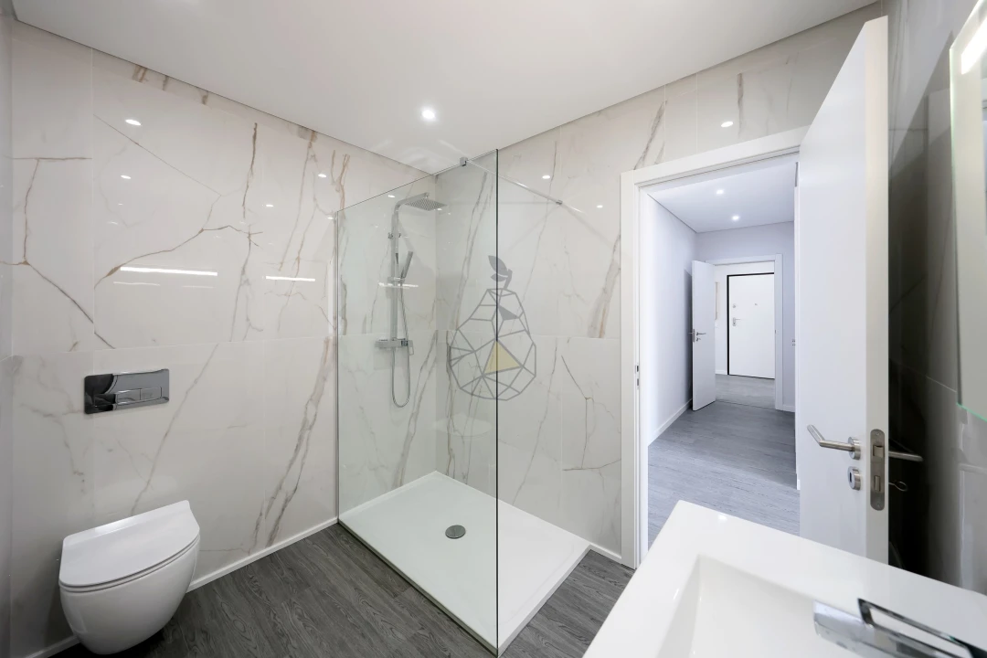 Apartamento T4 para Venda em Quelfes Foto 33