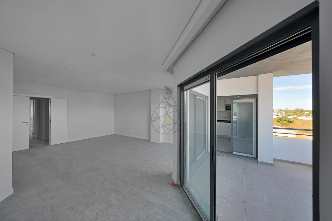 Apartamento T3 para Venda em Quelfes Foto 6