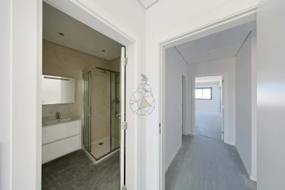 Apartamento T3 para Venda em Quelfes