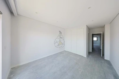 Apartamento T3 para Venda em Quelfes