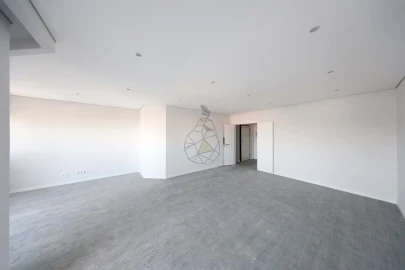 Apartamento T3 para Venda em Quelfes