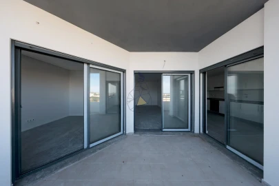 Apartamento T3 para Venda em Quelfes