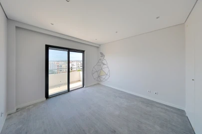 Apartamento T3 para Venda em Quelfes