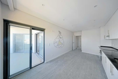 Apartamento T3 para Venda em Quelfes
