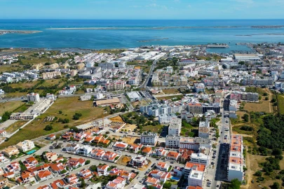 Apartamento T3 para Venda em Quelfes