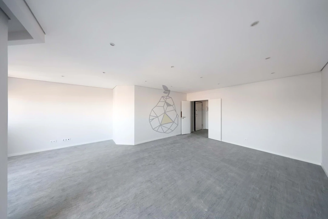 Apartamento T3 para Venda em Quelfes Foto 10