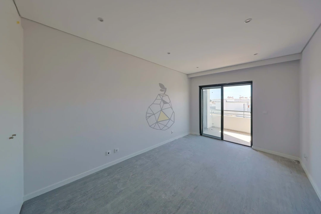 Apartamento T3 para Venda em Quelfes Foto 17