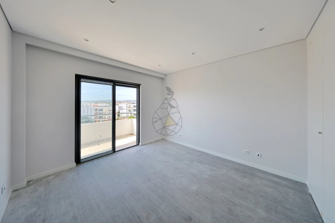 Apartamento T3 para Venda em Quelfes Foto 19
