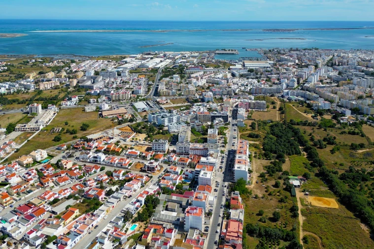 Apartamento T3 para Venda em Quelfes Foto 36