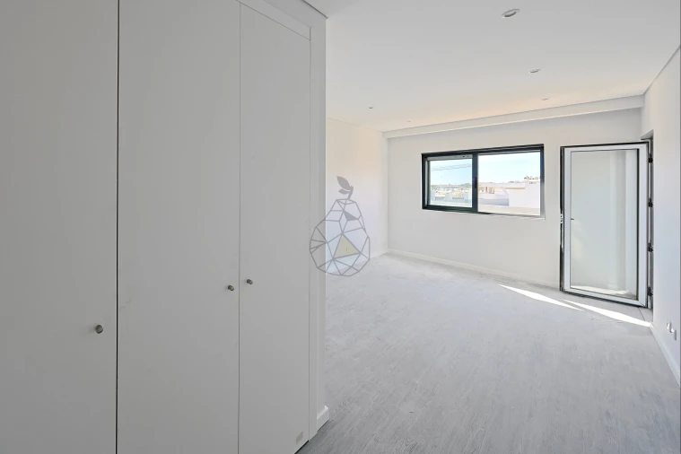 Apartamento T3 para Venda em Quelfes Foto 23