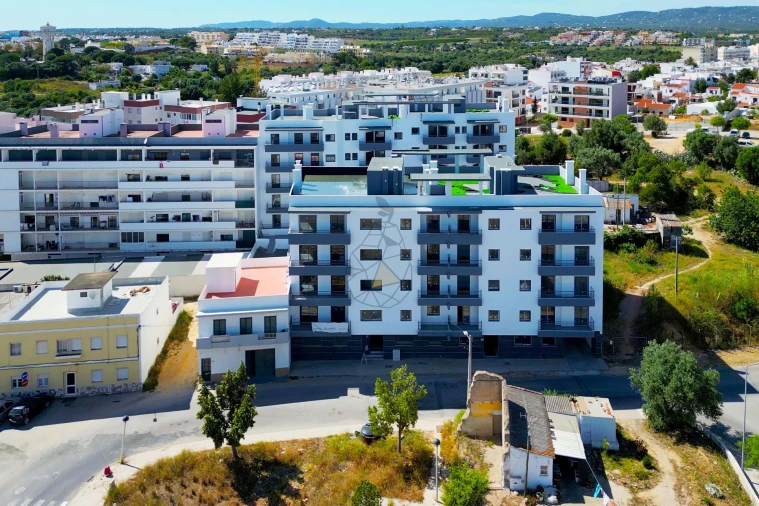 Apartamento T3 para Venda em Quelfes Foto 31