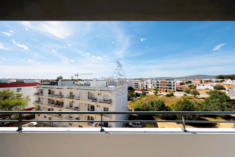 Apartamento T3 para Venda em Quelfes Foto 18