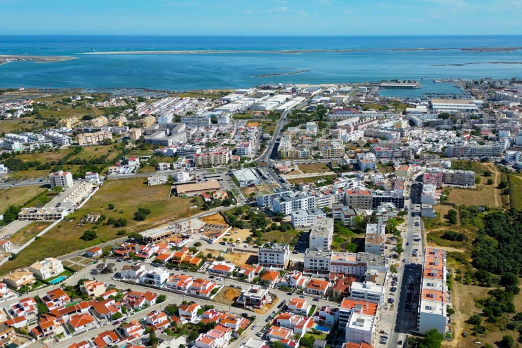 Apartamento T3 para Venda em Quelfes Foto 37