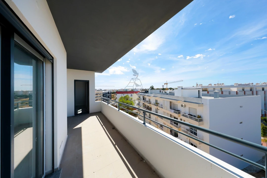 Apartamento T3 para Venda em Quelfes Foto 15