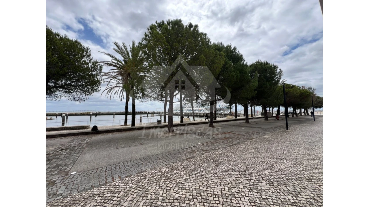 Loja para Venda em Parque das Nações Foto 2