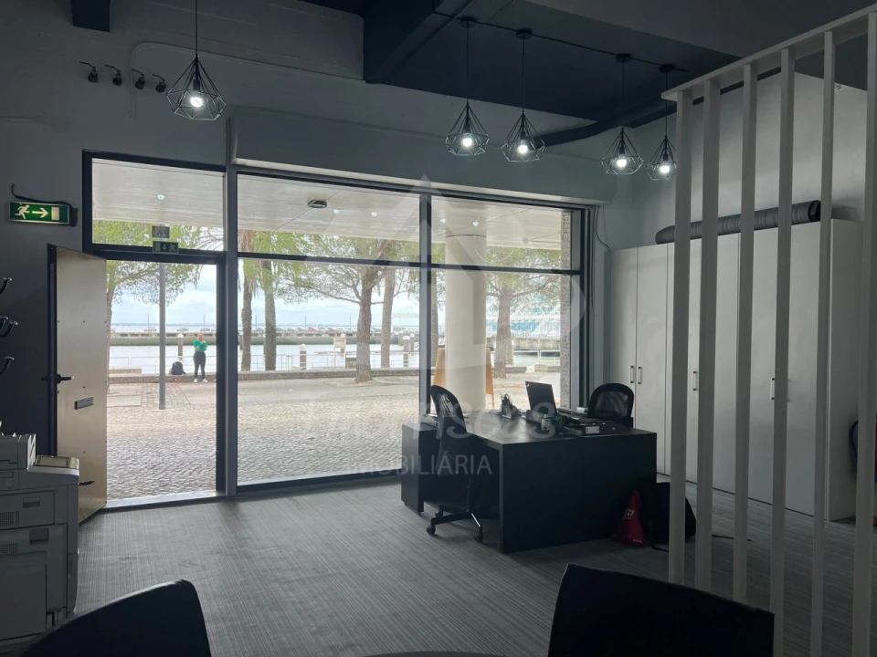 Loja para Venda em Parque das Nações Foto 5