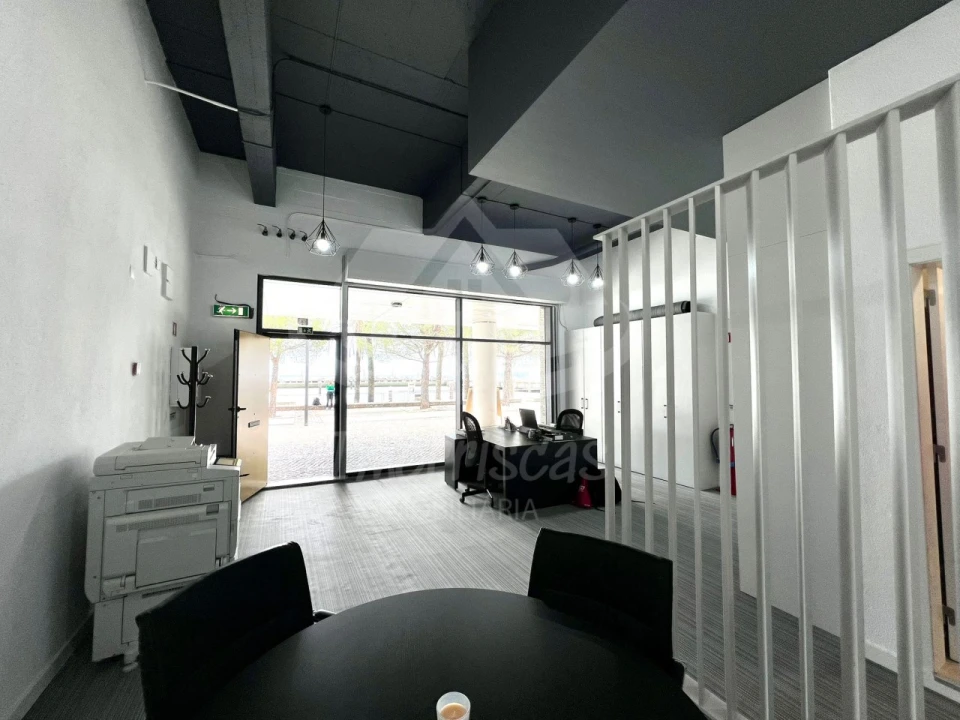 Loja para Venda em Parque das Nações Foto 6