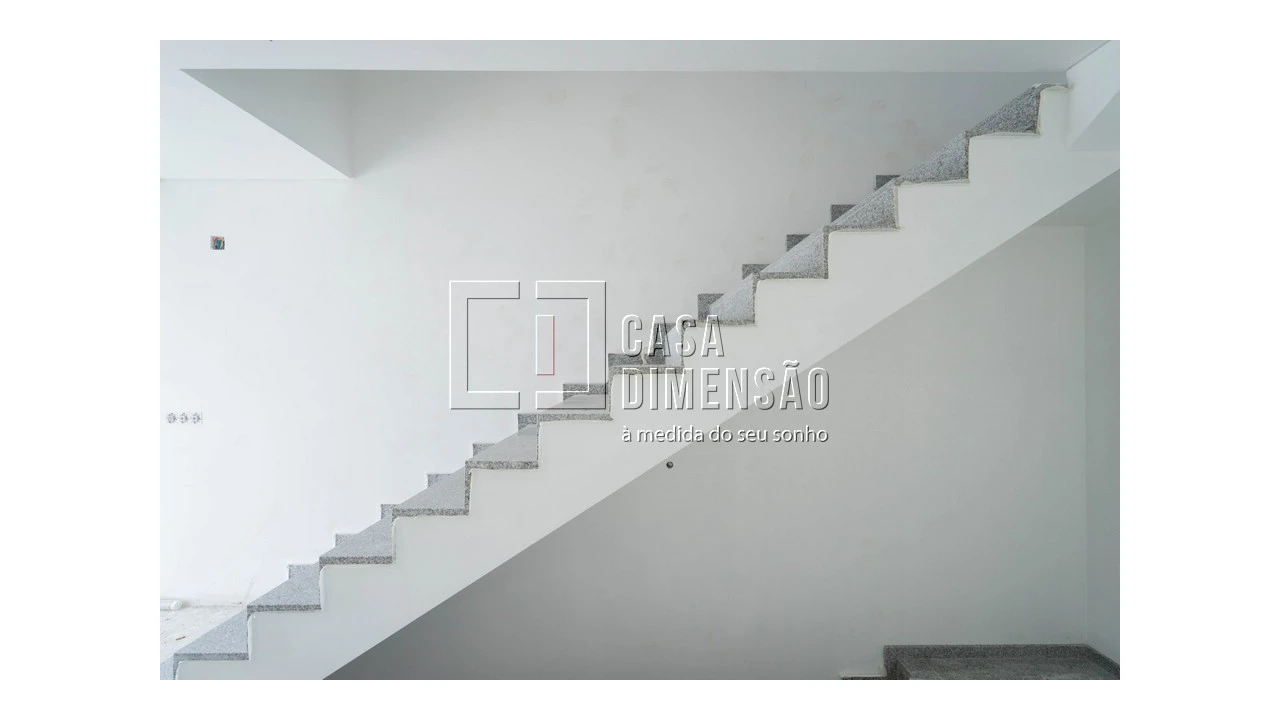 Moradia T4 para Venda em Corroios Foto 13